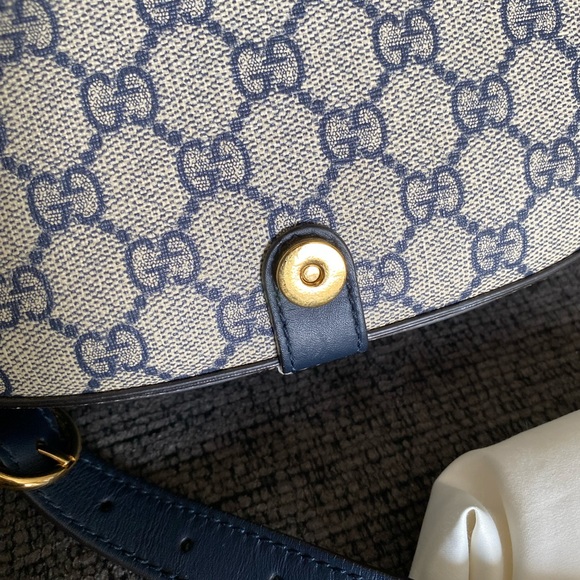 GUCCI GG Supreme Monogram Shoulder Bag - Picture 11 of 15